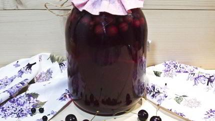 Вишневый компот с черной смородиной на зиму