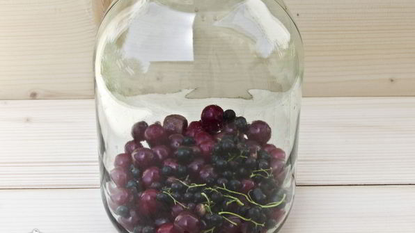 вишневый компот с черной смородиной на зиму