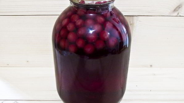 вишневый компот с черной смородиной на зиму