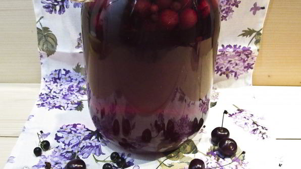 вишневый компот с черной смородиной на зиму