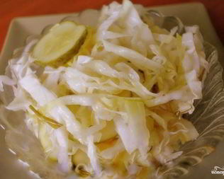 Быстрая маринованная капуста с огурцами