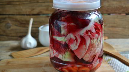 Капуста, маринованная со свеклой по-грузински