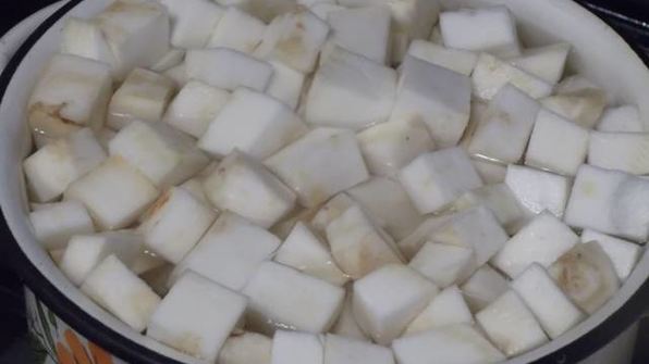маринованный корень сельдерея