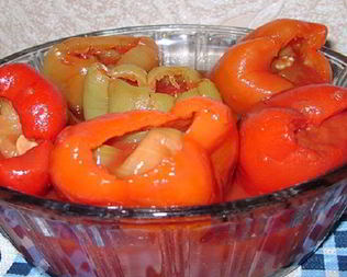 Маринованный перец с баклажанами