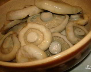 Маринованные грузди с чесноком