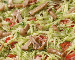 Тиан из тертого редиса, огурца и маринованных грибов с нерафинированным подсолнечным маслом