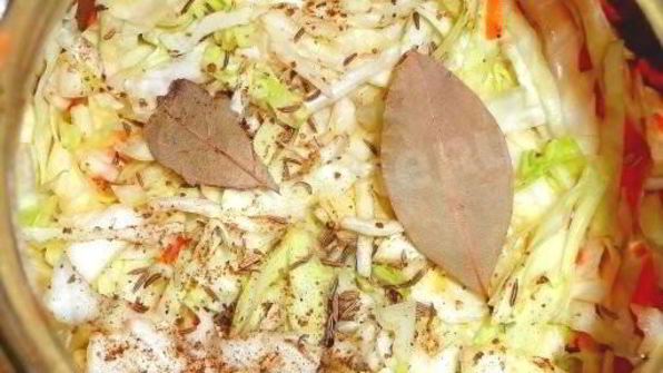 быстрая капуста горячим способом в рассоле