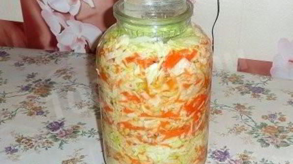 быстрая капуста горячим способом в рассоле