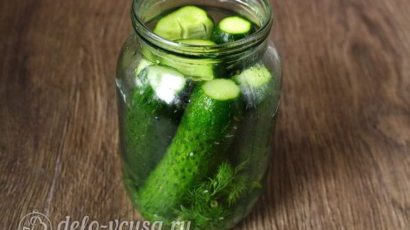 быстрые малосольные огурцы в банке