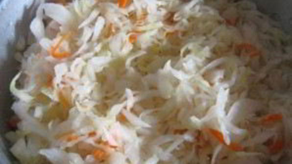 кислая капуста со свининой