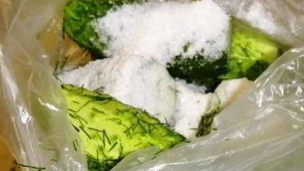 малосольные хрустящие огурцы в пакете без рассола