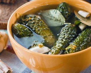 Малосольные огурчики с хреном