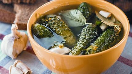 Малосольные огурчики с хреном