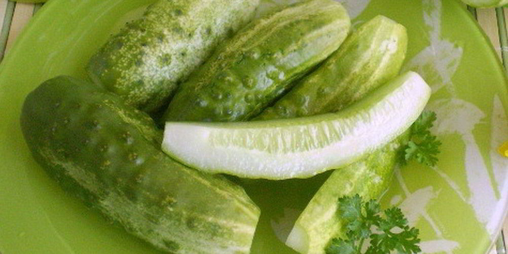Рецепт малосольных огурчиков в кастрюле