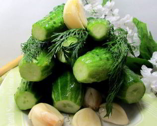 Малосольные огурчики в минеральной воде