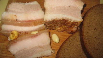 Сало в луковой шелухе