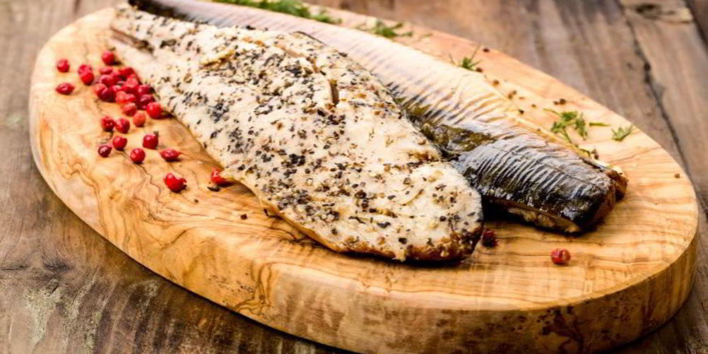 Рецепт соленой скумбрии с розовым перцем