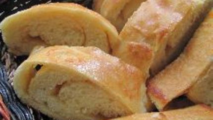 Рулет с вареньем из дрожжевого теста