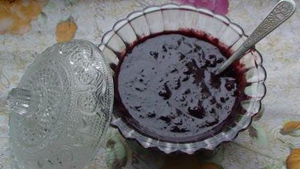 Шоколадное сливовое варенье с орехами