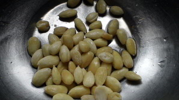 варенье из абрикосов с миндалем