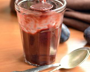 Варенье из черносливов в шоколаде