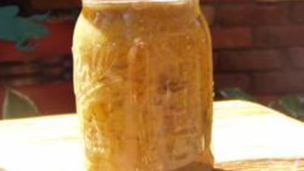 Заготовка из зеленых помидоров с яблоками и луком