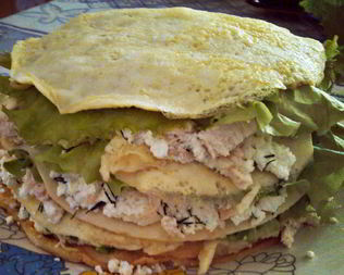 Белковый торт с курицей и творогом