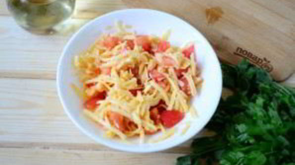 беляши с помидорами и сыром