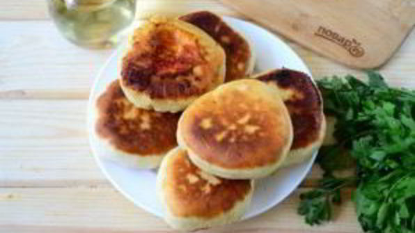 беляши с помидорами и сыром