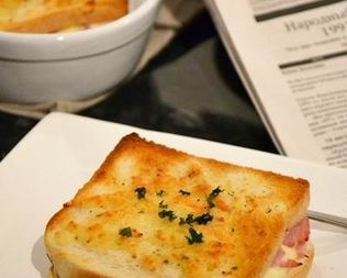 Бгорячие бутерброды с ветчиной Крок-месье