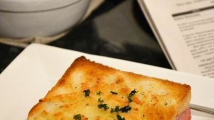 Бгорячие бутерброды с ветчиной Крок-месье