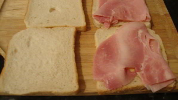 бгорячие бутерброды с ветчиной крок-месье