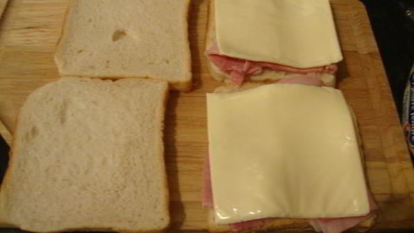 бгорячие бутерброды с ветчиной крок-месье