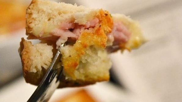 бгорячие бутерброды с ветчиной крок-месье