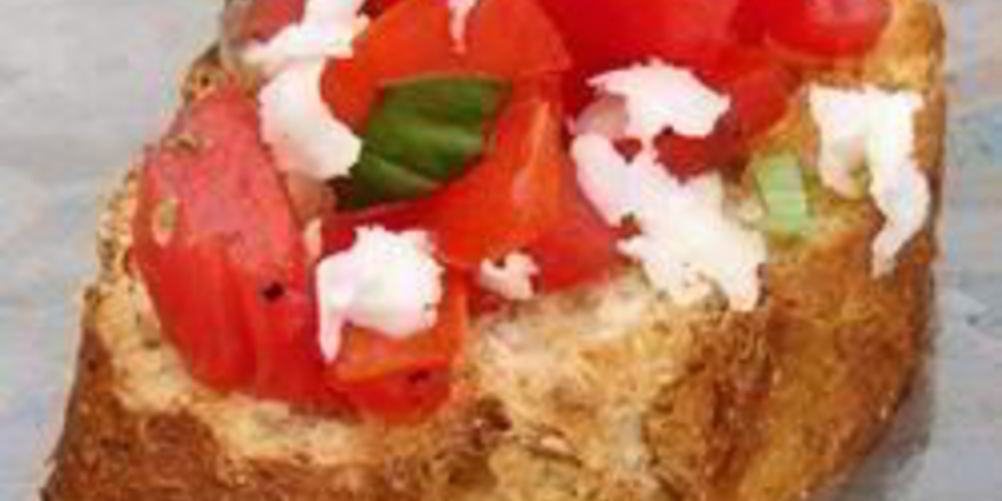 Рецепт брускетты — итальянских горячих бутербродов с помидорами и сыром