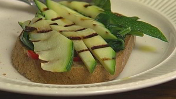 брускетта из цукини со шпинатом