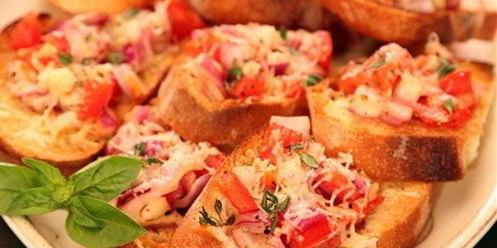 Рецепт брускетты классической и с грибами