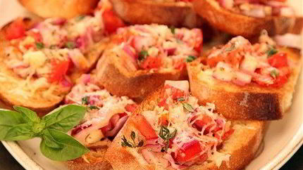 Брускетта классическая и с грибами
