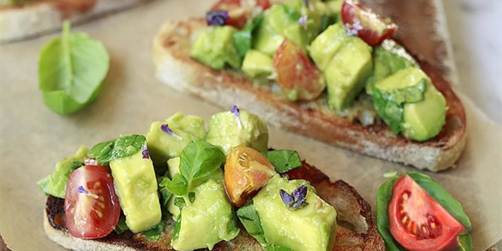 Рецепт брускетты с авокадо