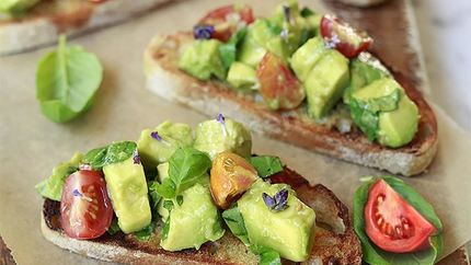 Брускетта с авокадо