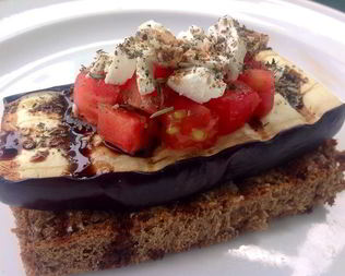 Брускетта с баклажаном-гриль