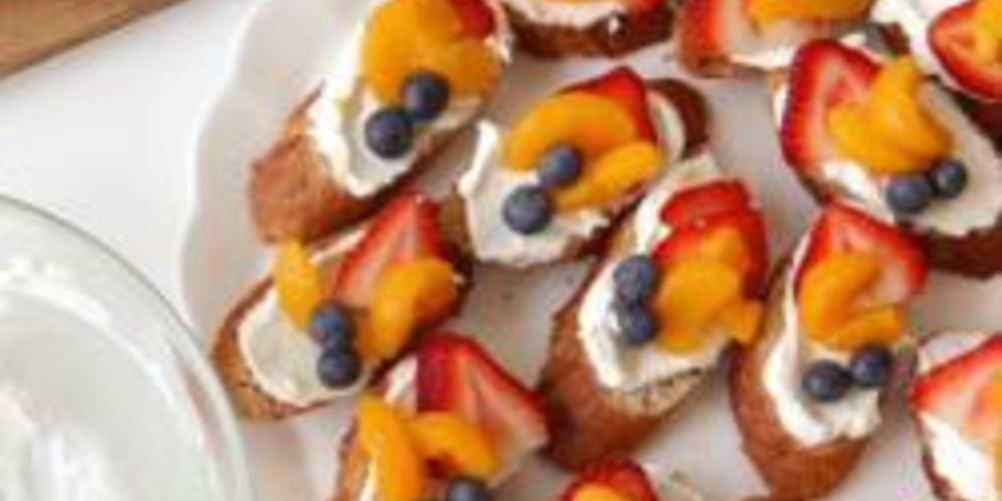 Рецепт брускетты с фруктами