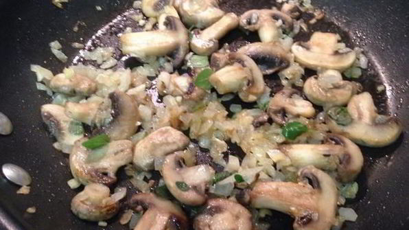 брускетта с грибами и козьим сыром