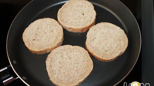 брускетта с грибами и свежими помидорами