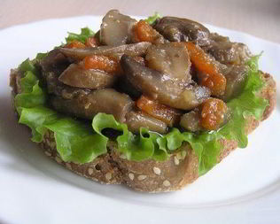 Брускетта с грибами