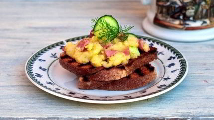 Брускетта с холодной фриттатой