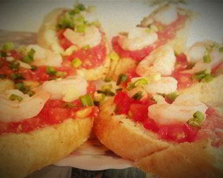 Брускетта с креветками и авокадо