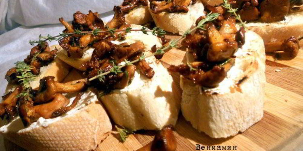 Рецепт брускетты с лисичками, тимьяном и розмарином