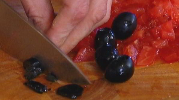 брускетта с моцареллой, помидорами и базиликом