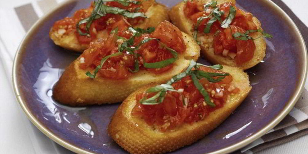 Рецепт брускетты с помидорами и базиликом